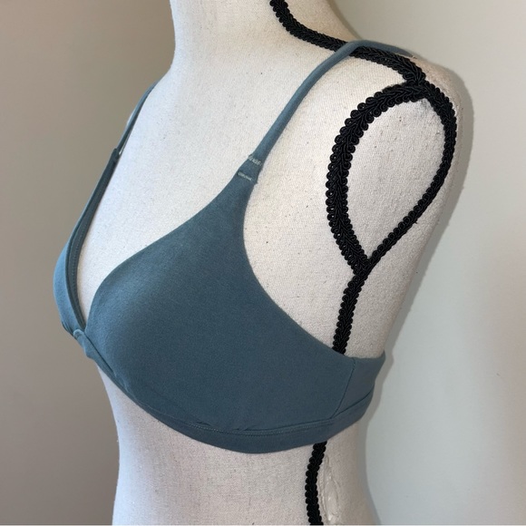 Skims Triangle Bralette - Picture 5 of 8